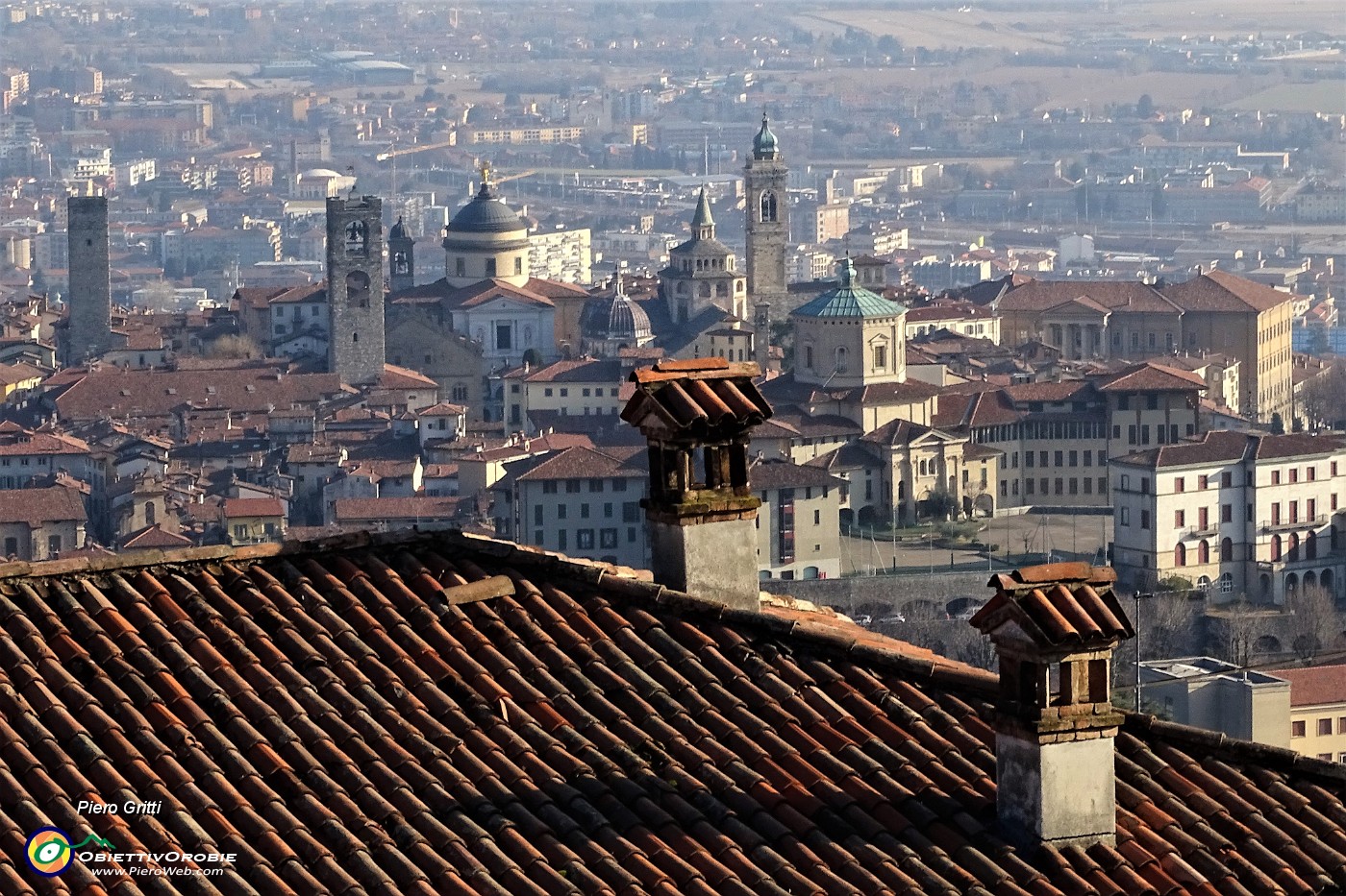 50 Oltre i comignoli di San Vigilio ...Citta Alta e Bassa.JPG